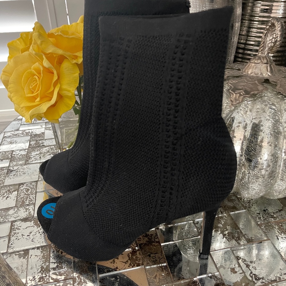 New Nicole Miller Womens Black knit peep toe booties